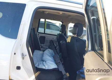 2013 Jeep Compass Latitude z USA, uszkodzony, nr VIN 1C4NJCEA0DD208416